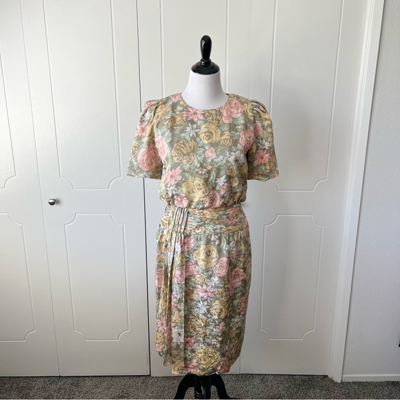 Vintage Dresses & Skirts - Muted Florals Crepe Silk Vintage Dress